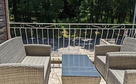 Logement A Brive Pres De La Campagne Et Centre-Ville, Avec Parking Prive, Climatisation, Et Double Balcon Prive